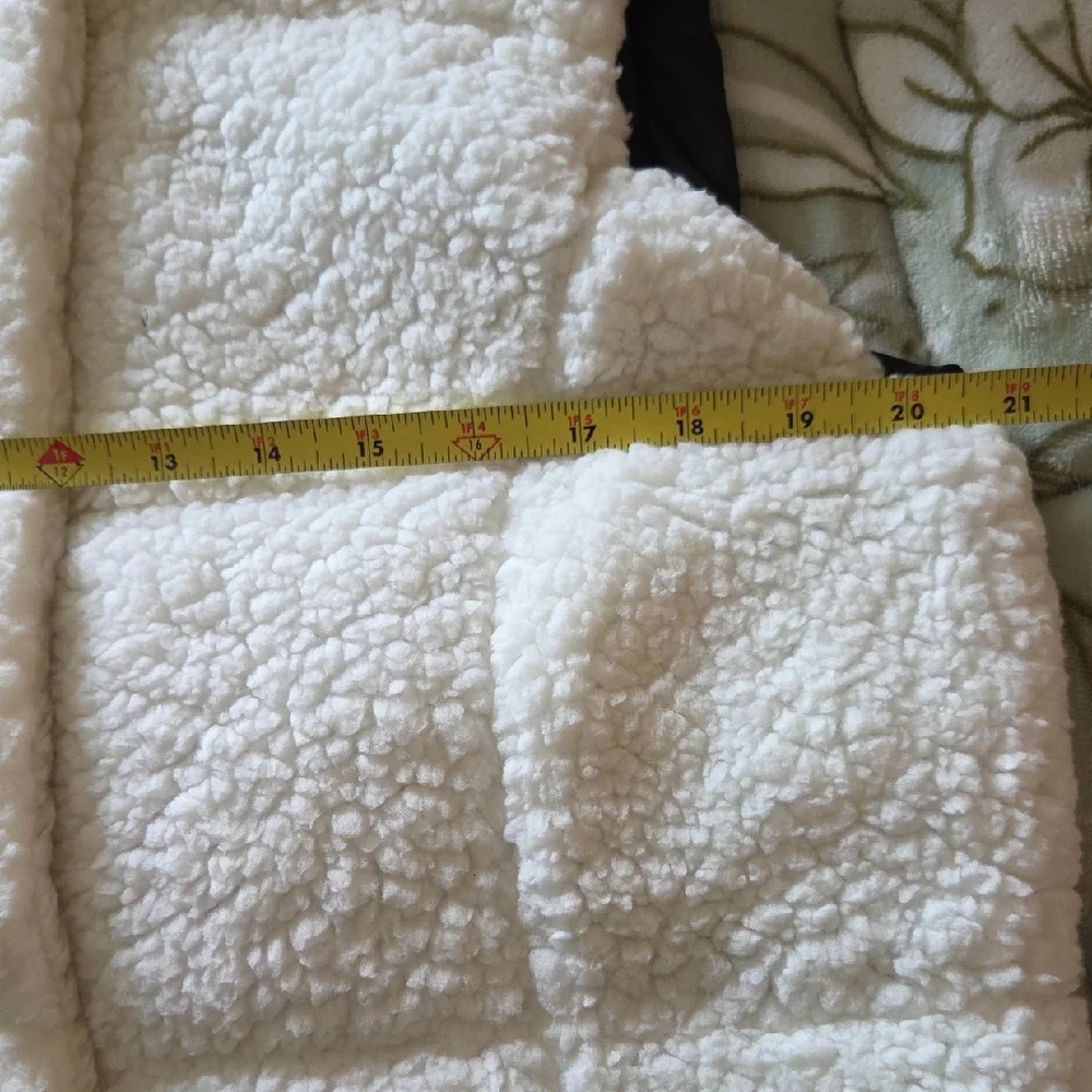 Weatherproof White and Black Sherpa Vest - Picture 10 of 13